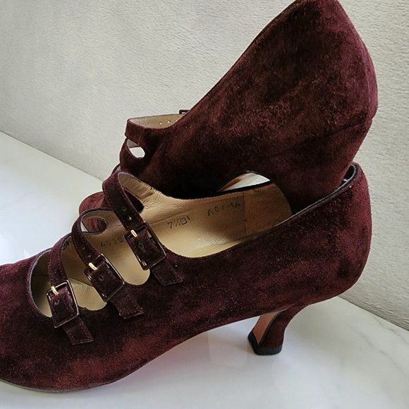 Salvatore Ferragamo Vintage Suede Pumps - Picture 4 of 15